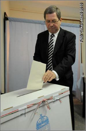 Ipkovich Gy&ouml;rgy szavaz